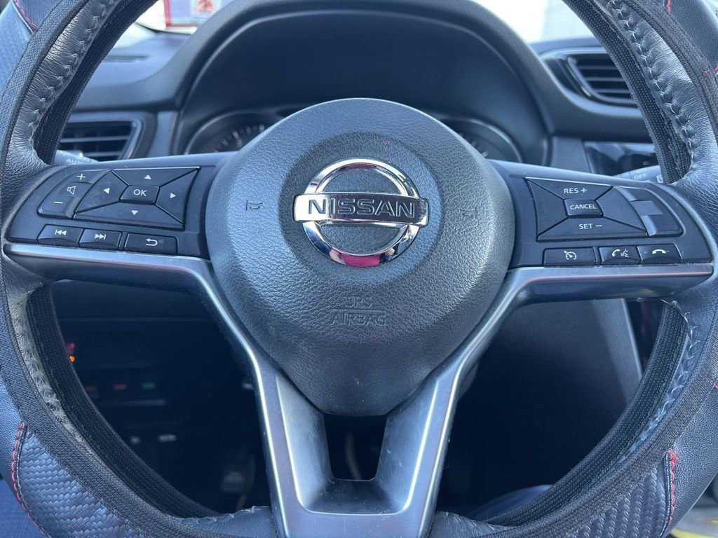 Thumbnail: 2017 Nissan Rogue - 13