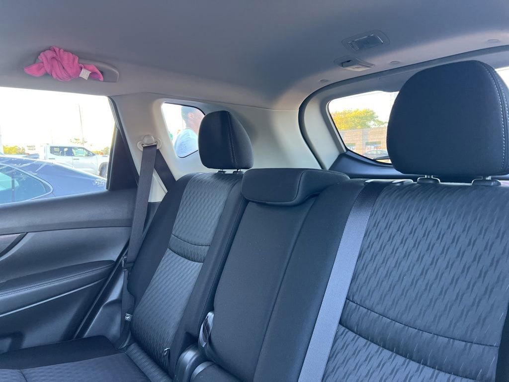 Thumbnail: 2017 Nissan Rogue - 7