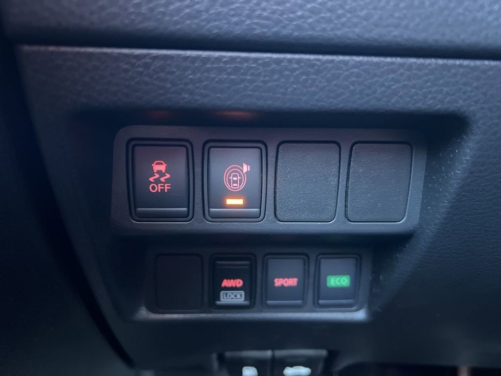 Thumbnail: 2017 Nissan Rogue - 14