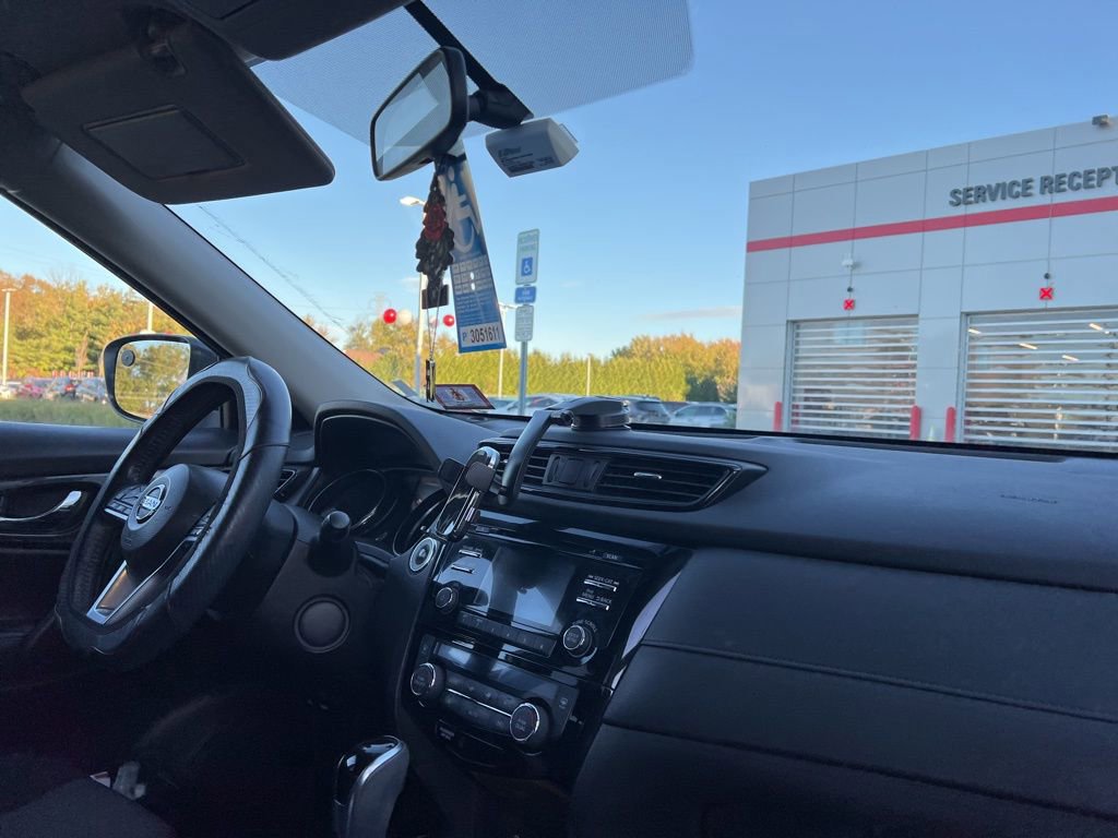 Thumbnail: 2017 Nissan Rogue - 4