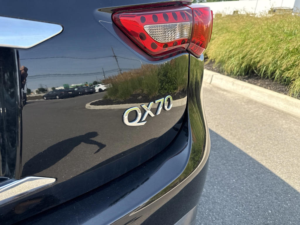 Thumbnail: 2017 INFINITI QX70 - 20