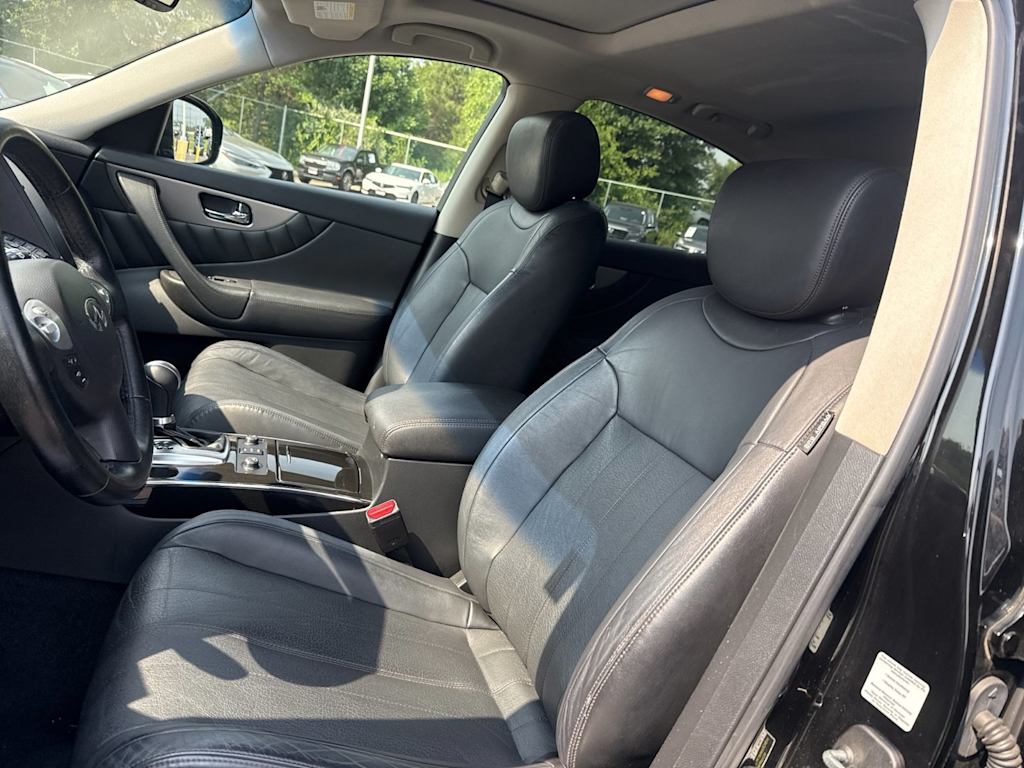 Thumbnail: 2017 INFINITI QX70 - 9