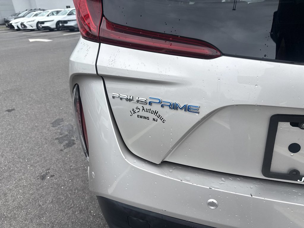 Thumbnail: 2017 Toyota Prius Prime - 16