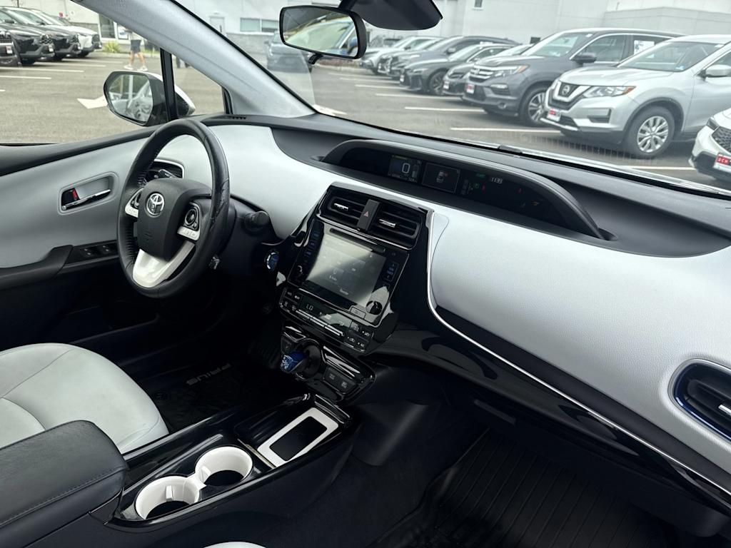 Thumbnail: 2016 Toyota Prius - 8