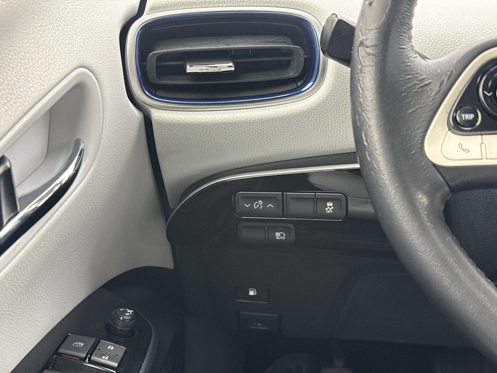 Thumbnail: 2016 Toyota Prius - 22