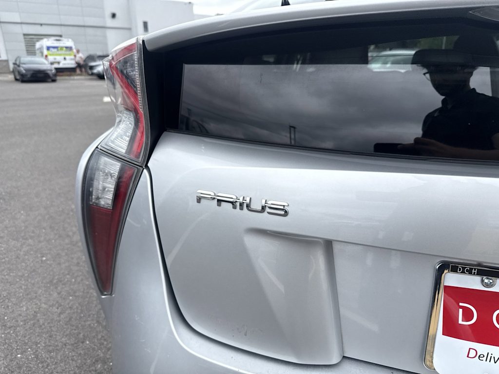 Thumbnail: 2016 Toyota Prius - 18
