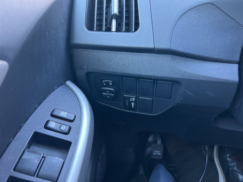 2014 Toyota Prius Three 12