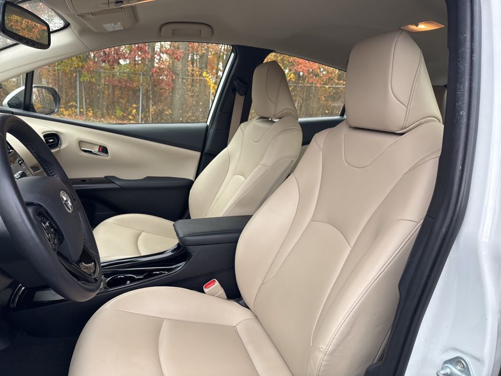 Thumbnail: 2022 Toyota Prius - 9