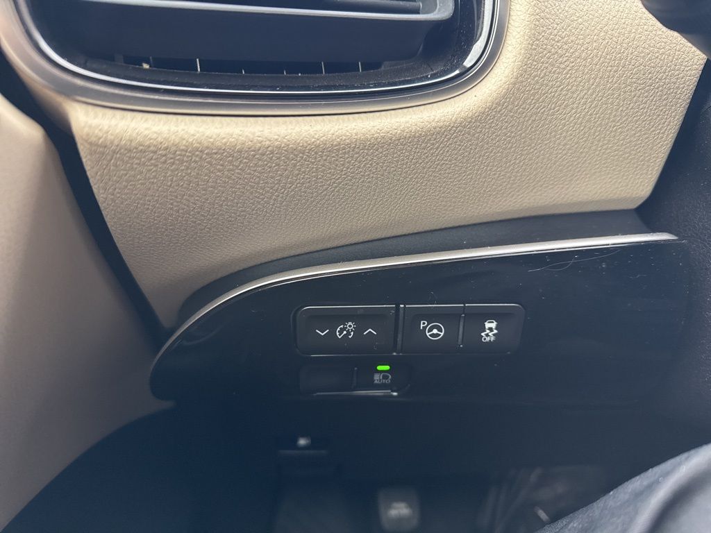 Thumbnail: 2022 Toyota Prius - 26