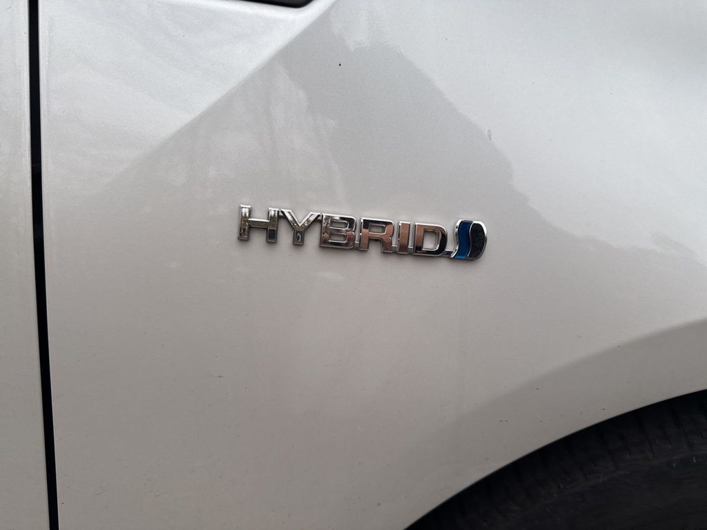 Thumbnail: 2022 Toyota Prius - 6