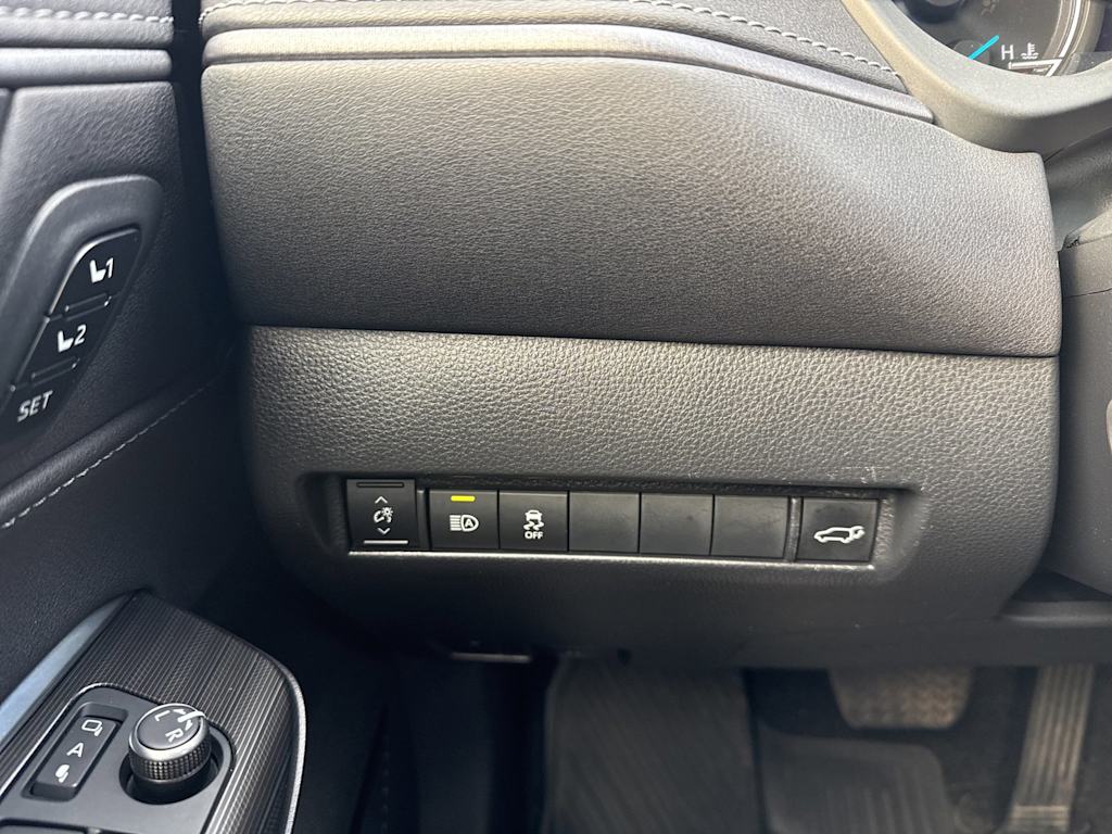 Thumbnail: 2022 Toyota Venza - 22