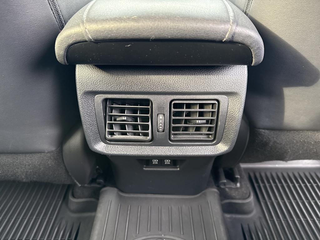 Thumbnail: 2022 Toyota Venza - 23