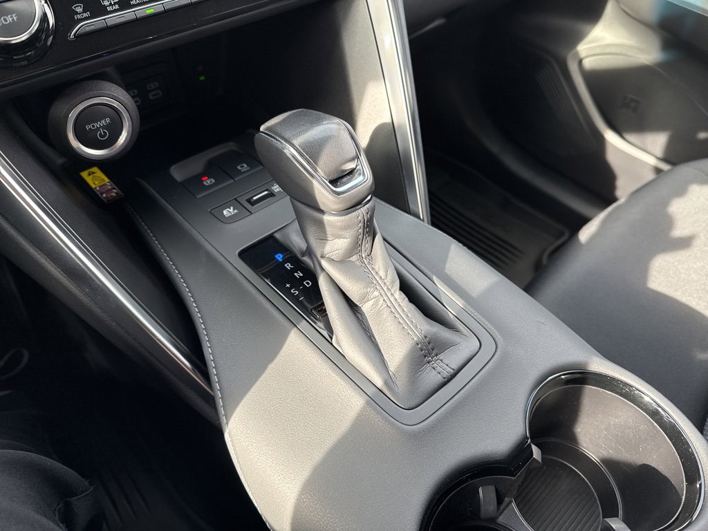 Thumbnail: 2023 Toyota Venza - 14