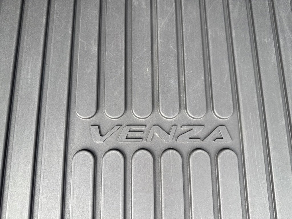 Thumbnail: 2023 Toyota Venza - 20