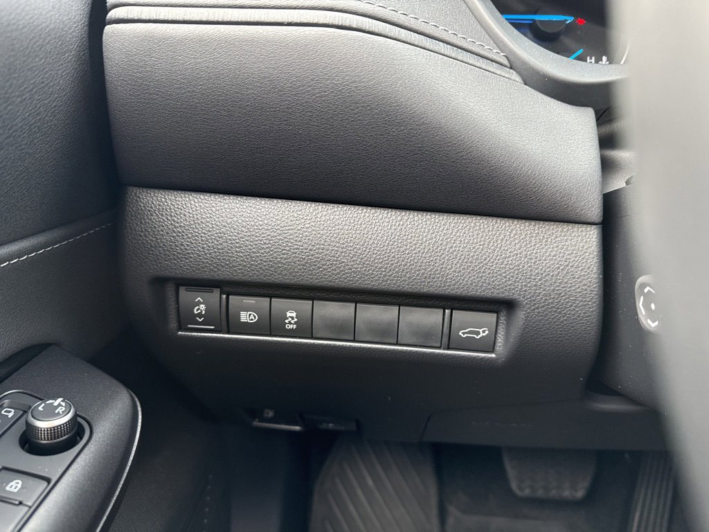 Thumbnail: 2023 Toyota Venza - 24