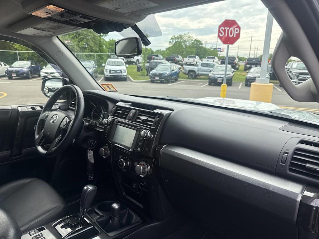 Thumbnail: 2016 Toyota 4Runner - 8
