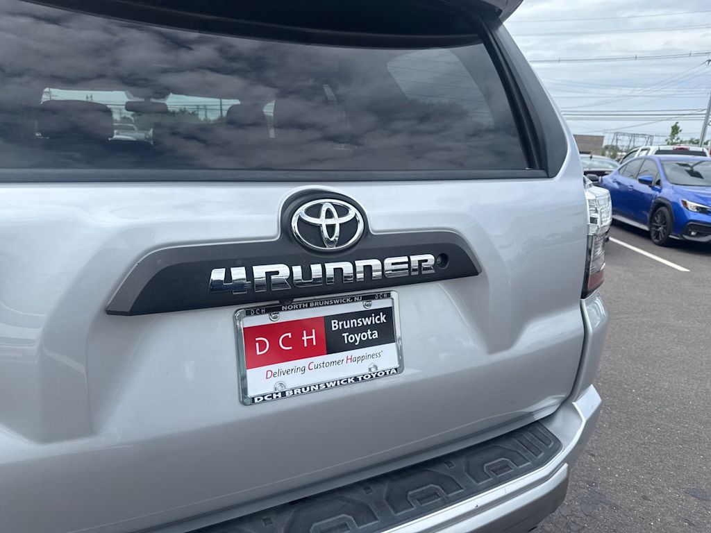 Thumbnail: 2016 Toyota 4Runner - 6