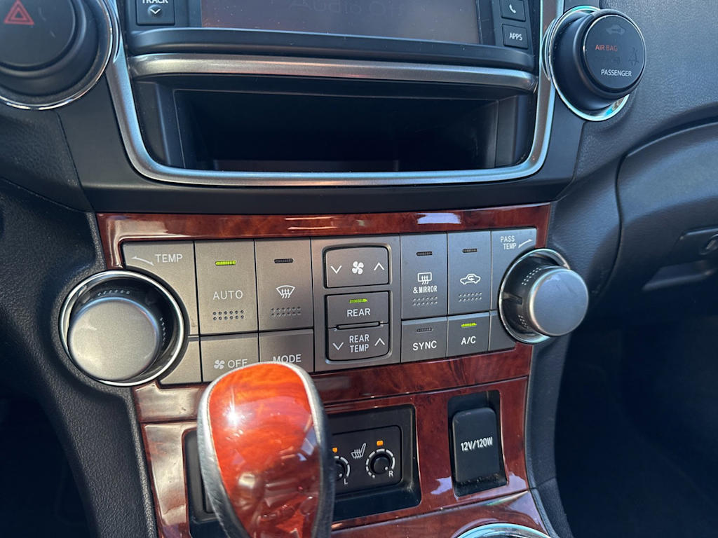 Thumbnail: 2013 Toyota Highlander - 22