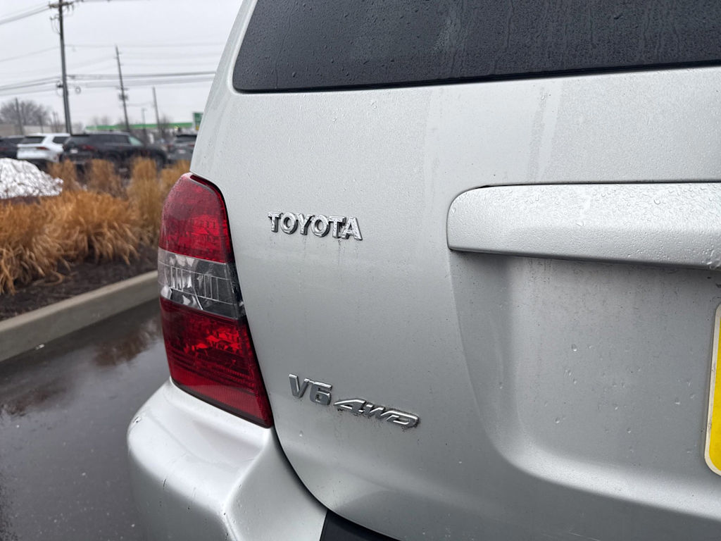 Thumbnail: 2004 Toyota Highlander - 19