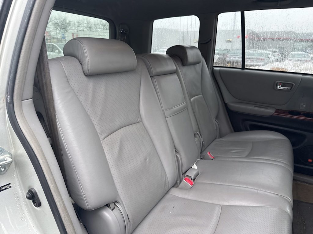 Thumbnail: 2004 Toyota Highlander - 20