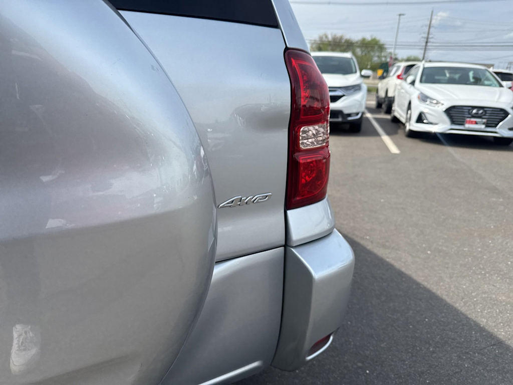 Thumbnail: 2005 Toyota RAV4 - 18