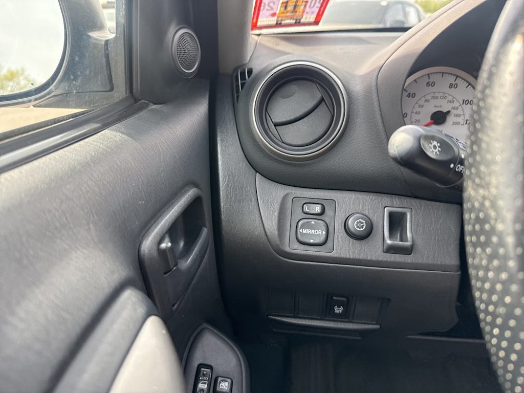 Thumbnail: 2005 Toyota RAV4 - 23