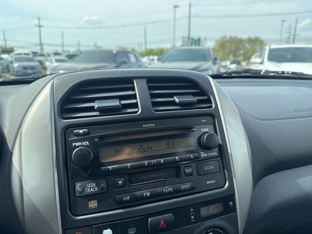 Thumbnail: 2005 Toyota RAV4 - 13