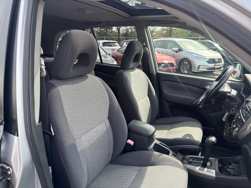 Thumbnail: 2005 Toyota RAV4 - 9