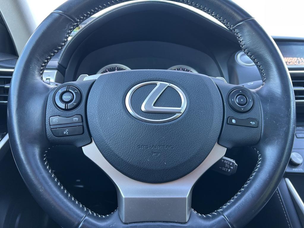 Thumbnail: 2015 Lexus IS - 16
