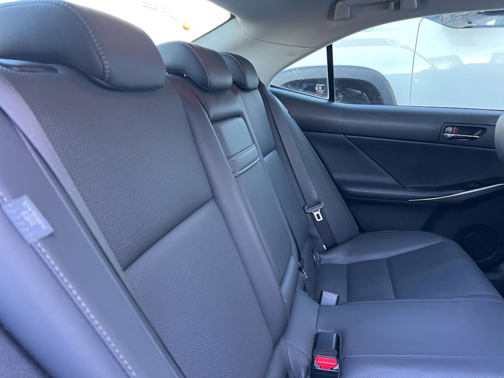 Thumbnail: 2015 Lexus IS - 15