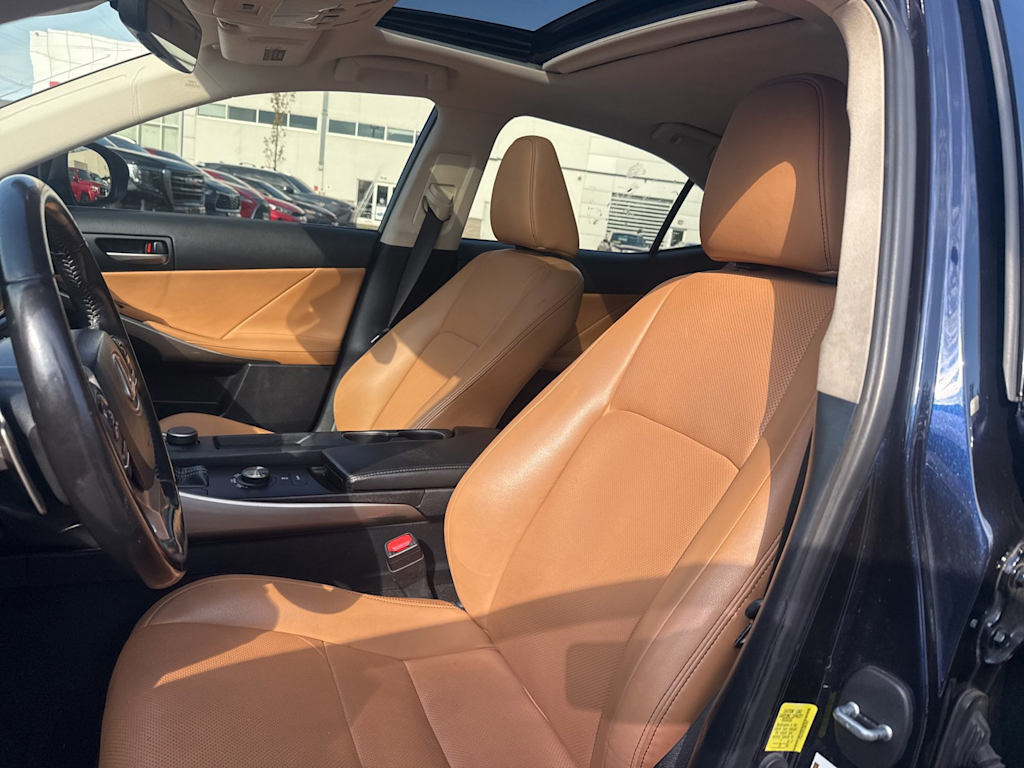 Thumbnail: 2018 Lexus IS - 8