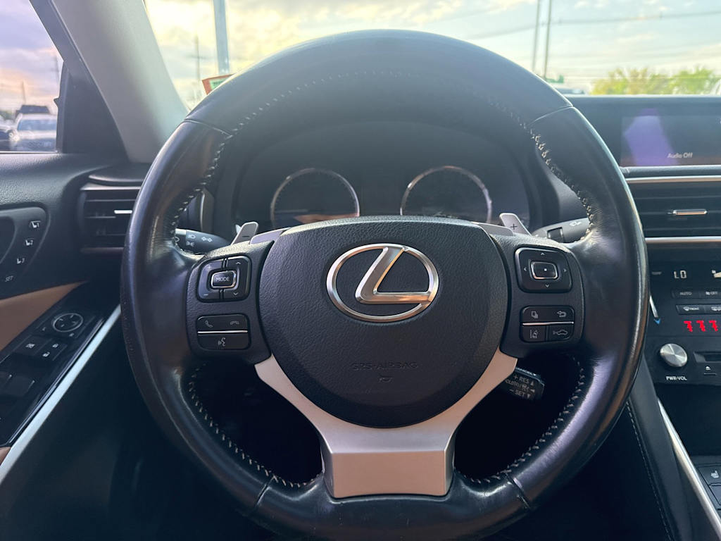 Thumbnail: 2018 Lexus IS - 12