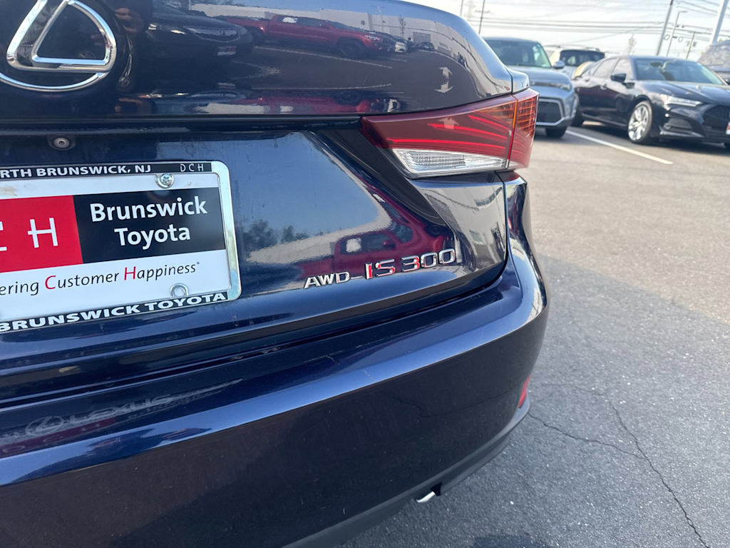 Thumbnail: 2018 Lexus IS - 19