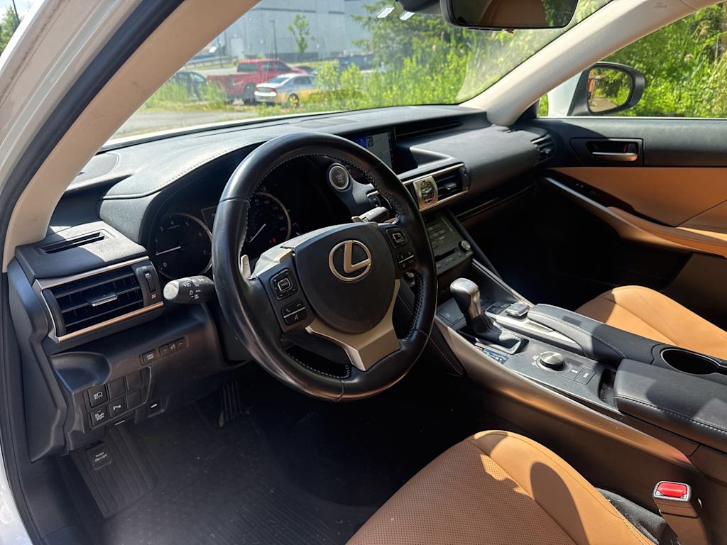 Thumbnail: 2020 Lexus IS - 2