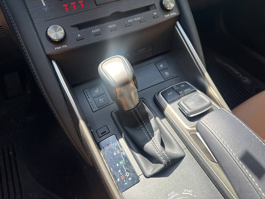 Thumbnail: 2020 Lexus IS - 15