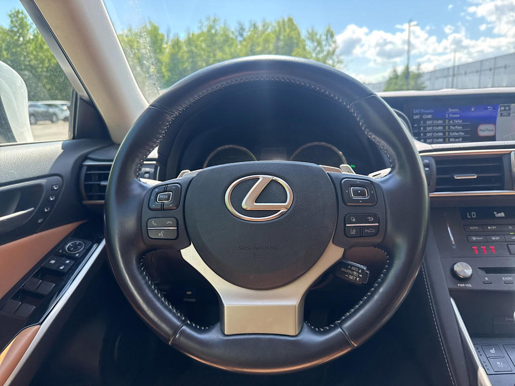 Thumbnail: 2020 Lexus IS - 12