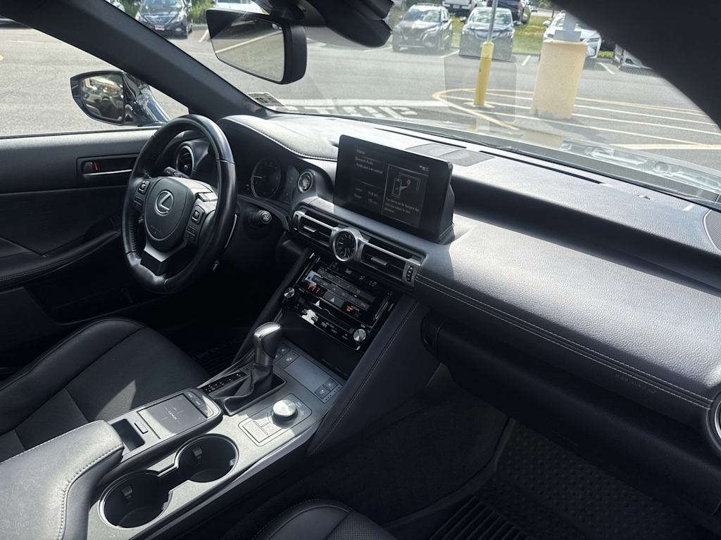 Thumbnail: 2022 Lexus IS - 2