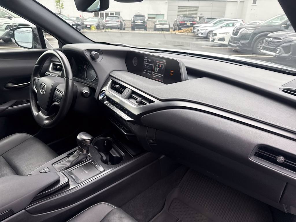 Thumbnail: 2020 Lexus UX - 8