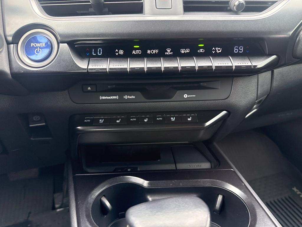 Thumbnail: 2020 Lexus UX - 21