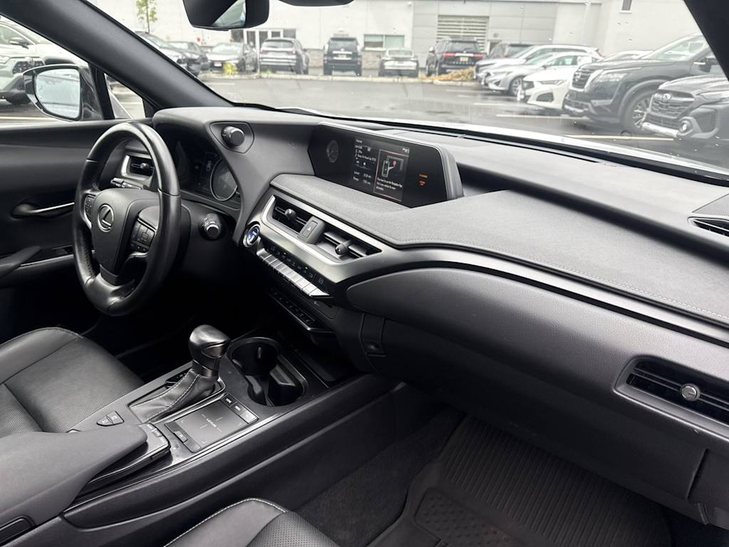 Thumbnail: 2020 Lexus UX - 2