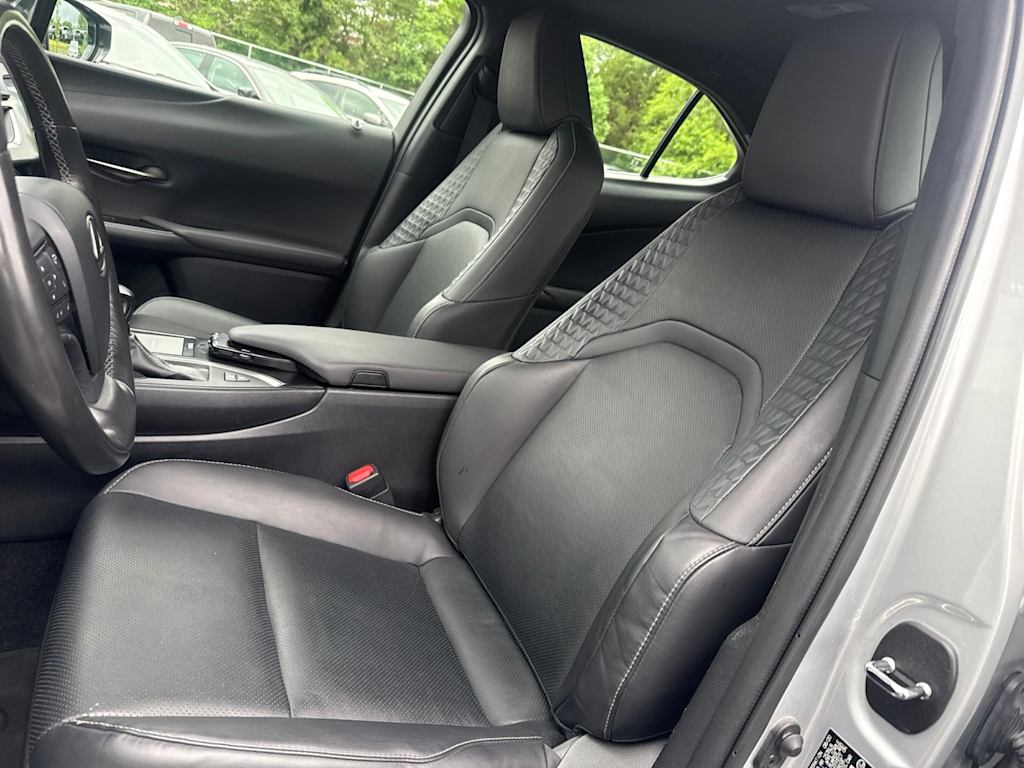Thumbnail: 2020 Lexus UX - 8