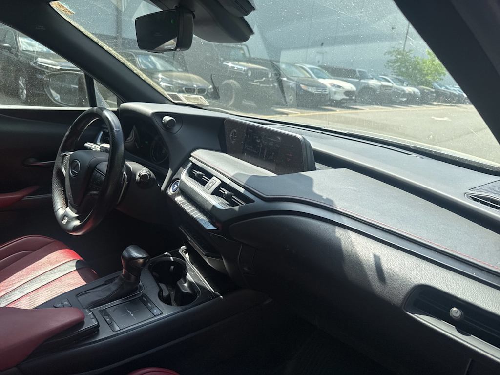 Thumbnail: 2019 Lexus UX - 8
