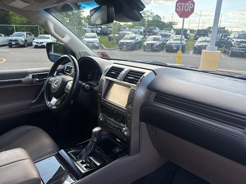 Thumbnail: 2020 Lexus GX - 6