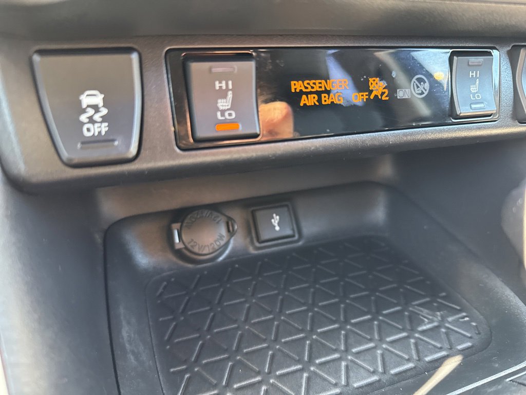 Thumbnail: 2021 Toyota RAV4 - 23