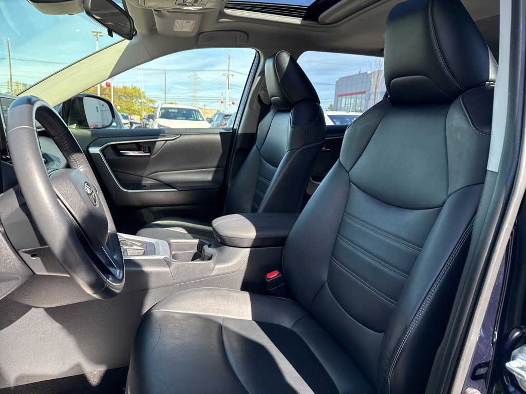 Thumbnail: 2021 Toyota RAV4 - 9