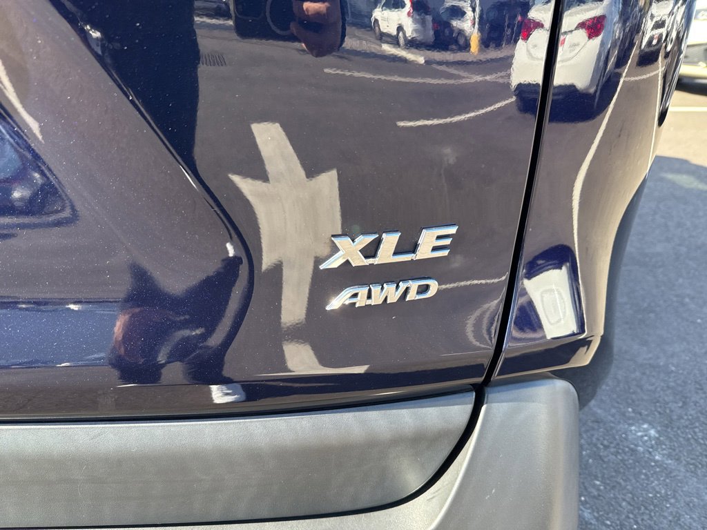 Thumbnail: 2021 Toyota RAV4 - 6