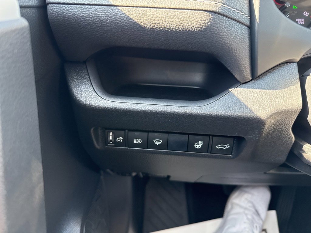 Thumbnail: 2021 Toyota RAV4 - 25