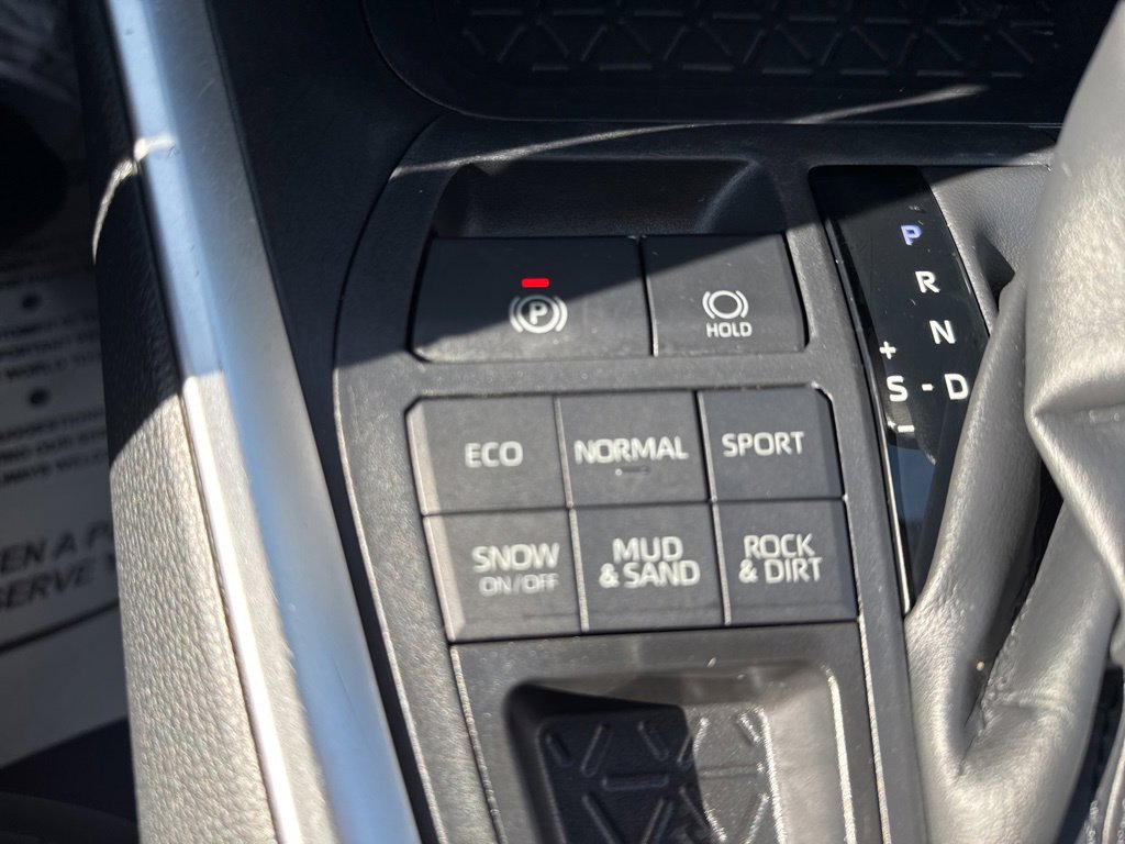 Thumbnail: 2021 Toyota RAV4 - 24