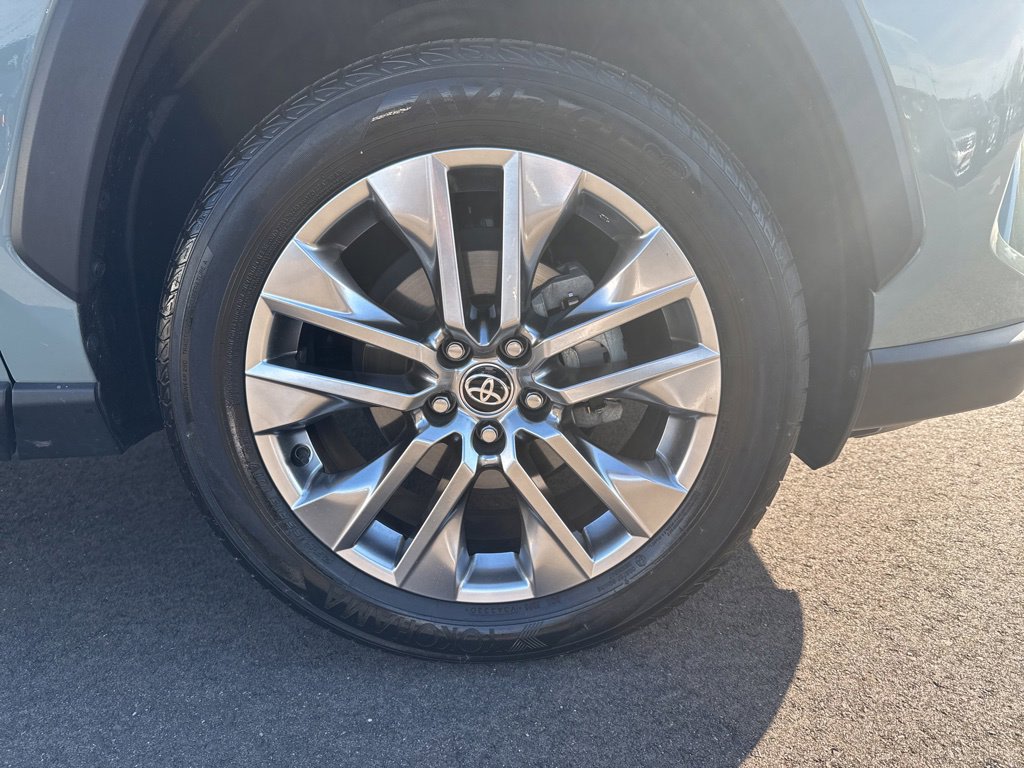 Thumbnail: 2021 Toyota RAV4 - 7