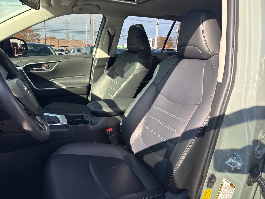 Thumbnail: 2021 Toyota RAV4 - 9